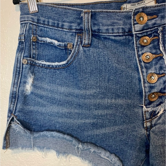 Free People Jillian Runaway Cutoff Button Fly Jean Shorts Distressed Size 27 - Picture 3 of 8